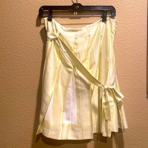 W By Worth yellow/white pleated skirt above knee. Worn at sample clothing sale
